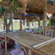 บรรยากาศ ก๋วยเตี๋ยวห้อยขากาแฟสดบ้านสวนมะลิ