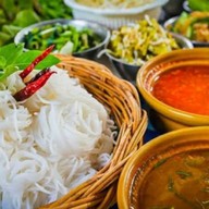 ขนมจีนแม่ภี & กระเพรา รสเด็ด