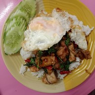 นายแว่น อาหารตามสั่ง