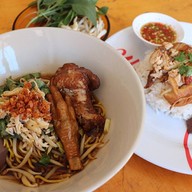 อ.ก๋วยเตี๋ยวไก่ตุ๋น