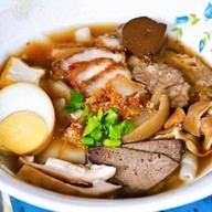 ก๋วยจั๊บน้ำข้นรสเด็ด(เจ้าเก่า40ปี) สาขา2 ตลาดสะพาน2
