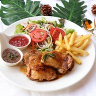 WARMWHITE cafe&hangout