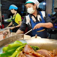 เจ๊อ้อยอาหารตามสั่ง ตลาดเกษตร