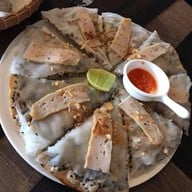 R-แหนมเนือง and อาหารญี่ปุ่น Oshinei