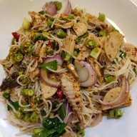 ผัดไทย หอยทอด รสทิพย์ ลาดปลาเค้า21