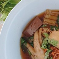 ราชา ก๋วยเตี๋ยวไก่มะระ ชายกลาง สวนตะไคร้ เยื้องครัวรสแซ่บ