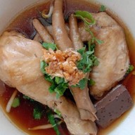 ราชา ก๋วยเตี๋ยวไก่มะระ ชายกลาง สวนตะไคร้ เยื้องครัวรสแซ่บ