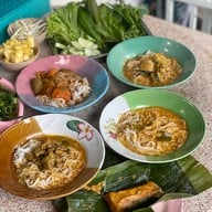 ขนมจีนพี่ป้อม ถนนวิชิตสงคราม