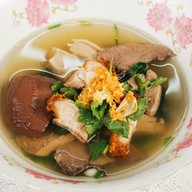 ครัวบ้านใหม่ บะหมี่เกี๊ยวหมูแดง อาหารจานเดียว