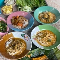 ขนมจีนพี่ป้อม ถนนวิชิตสงคราม