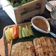 R-แหนมเนือง and อาหารญี่ปุ่น Oshinei