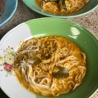 ขนมจีนพี่ป้อม ถนนวิชิตสงคราม