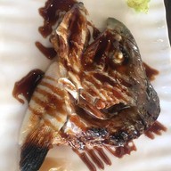 R-แหนมเนือง and อาหารญี่ปุ่น Oshinei