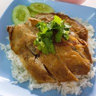 เมนูของร้าน ข้าวมันไก่ทอดเจ๊แกะ