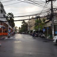 หน้าร้าน Hooters  Phuket