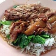 น้องตะวันข้าวขาหมู