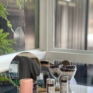 Glass Cafe'
