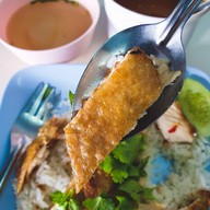 เมนูของร้าน ข้าวมันไก่ทอดเจ๊แกะ