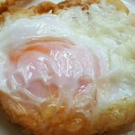 ข้าวกะเพรา อาหารไทย-นานาชาติ ร้านเพื่อคุณทรัพย์อนันต์