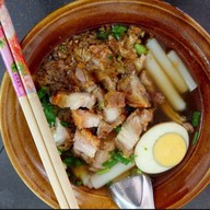 เจ๊เล็กข้าวหมูทอด