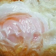 ข้าวกะเพรา อาหารไทย-นานาชาติ ร้านเพื่อคุณทรัพย์อนันต์