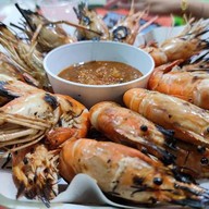 เมนูของร้าน ขวัญใจ ยำมะม่วงปูม้า ตลาดสดโต้รุ่งทวีผล ศูนย์การค้าวรรัตน์