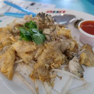 เมนูของร้าน ผัดไทย หอยทอด ตลาดอตก.(เจ๊สมรเจ้าเก่า20ปี)