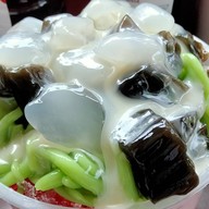 น้ำแข็งใสกะปั่นนมผลไม้สด