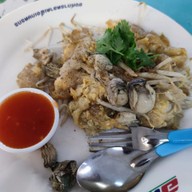 เมนูของร้าน ผัดไทย หอยทอด ตลาดอตก.(เจ๊สมรเจ้าเก่า20ปี)