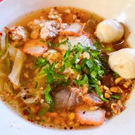 เมนูของร้าน ก๋วยเตี๋ยวห้อยขาริมน่าน