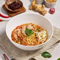 เมนูของร้าน ล้ำเส้น นู้ดเดิ้ล "เห็นเครื่องไม่เห็นเส้น"(เย็นตาโฟบะหมี่เกี๋ยวกุ้ง) พระราม2ซอย69