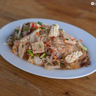 เมนูของร้าน ยำป้าตุ๋ย ข้าวขาหมูวงเวียนน้ำพุ