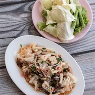 เมนูของร้าน ยำป้าตุ๋ย ข้าวขาหมูวงเวียนน้ำพุ