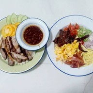 อร่อย BY นาเนีย ก๋วยจั๊บน้ำข้นอาหารตามสั่งสารพัดของทอด