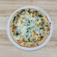 พิซซ่าแป้งสด โลตัสเอ็กซ์เพ็รสศาลากลางหน้าหมู่บ้านคณาสิริ