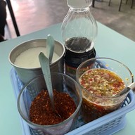 ก๋วยจั๊บหมูกรอบเจ๊ฟ้า เจ้าเก่า