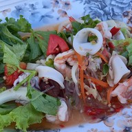 ครัวเจ้ไก่ อร่อยชัวร์ ตรงข้าม เงินติดล้อ ก่อนถึงตลาดเสริมสุข  ปักป้ายชุมชนรักบางบ่อ