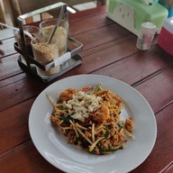 เมนูของร้าน บ้านสวนริมคลอง ขายผัดไทยอร่อยมาก