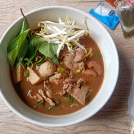 เมนูของร้าน ก๋วยเตี๋ยวเรืออโยธยา300ปี เปลี่ยนหมุดร้าน ( หมู่บ้านทวีทอง 3 )