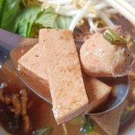 เมนูของร้าน ก๋วยเตี๋ยวเรืออโยธยา300ปี เปลี่ยนหมุดร้าน ( หมู่บ้านทวีทอง 3 )