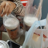 บรรยากาศ Share Cups cafe halal ราษฎร์อุทิศ68 คู้ขวา