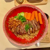 เมนูของร้าน น่า-เนื้อ ข้าวหน้าเนื้อประตูสวนดอก