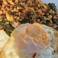 เมนูของร้าน พี่ทอมแซ่บกะเพราพริกแห้งตลาดแตก ตลาดพารวย