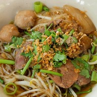 เมนูของร้าน ก๋วยเตี๋ยววัดดงมูลเหล็กบ้านโป่ง