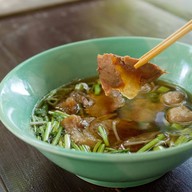 เมนูของร้าน ก๋วยเตี๋ยววัดดงมูลเหล็กบ้านโป่ง