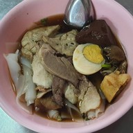 เมนูของร้าน มรดกแม่ ก๋วยเตี๋ยว/ข้าวต้มทรงเครื่อง/กระเพาะปลาน้ำแดง มีสาขาเดียว