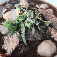 หิวเตี๋ยวเลี้ยวมาชิม