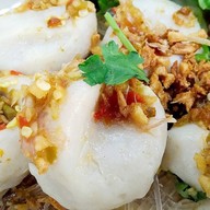 ย่าน้อย (KA-NA) ราดหน้า ผััดซีอิ้ว ผัดขี้เมา รางน้ำ