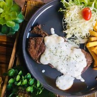 ไก่สะบัดซอส