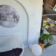 หน้าร้าน The Lunar Beach House, Pattaya